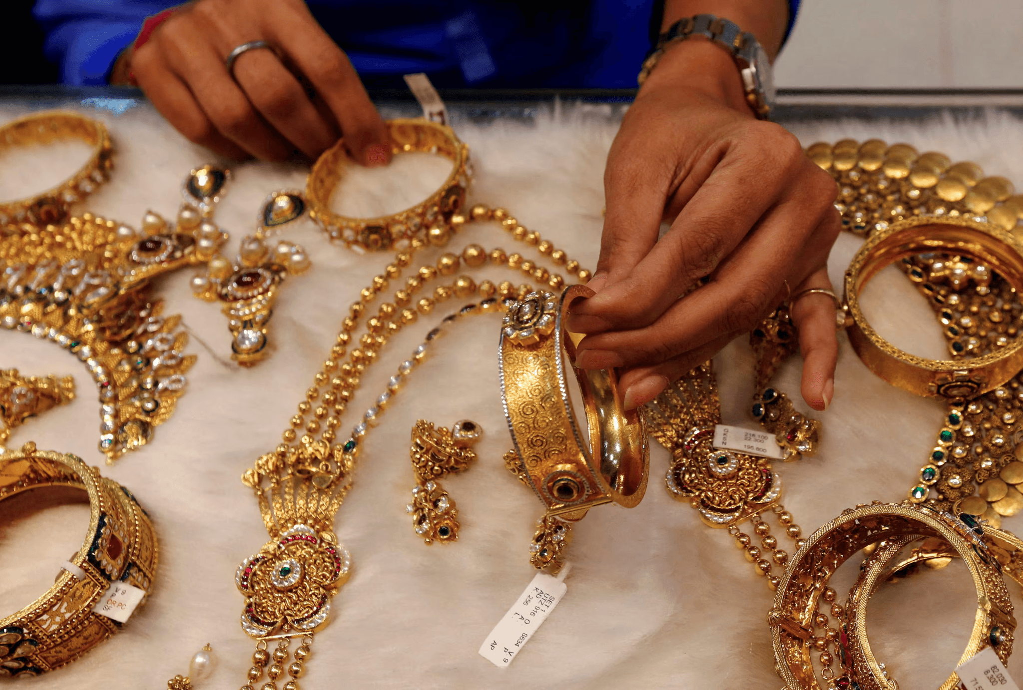 Gold Rate Today (October 23, 2025): Latest Gold Prices in Delhi, Mumbai, Hyderabad & Other Indian Cities 7 Gold rate